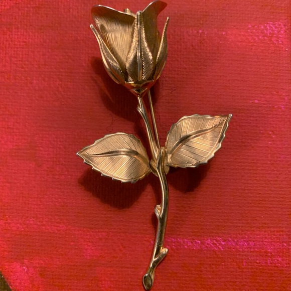 Gold tone rose brooch - Picture 2 of 7